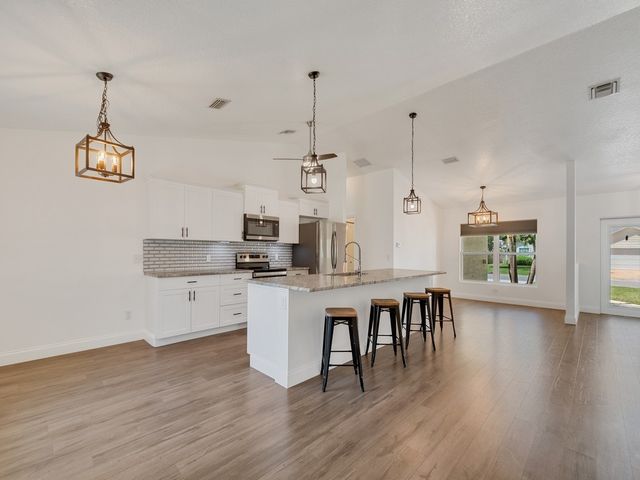 1330 38th Avenue, Vero Beach, FL 32960