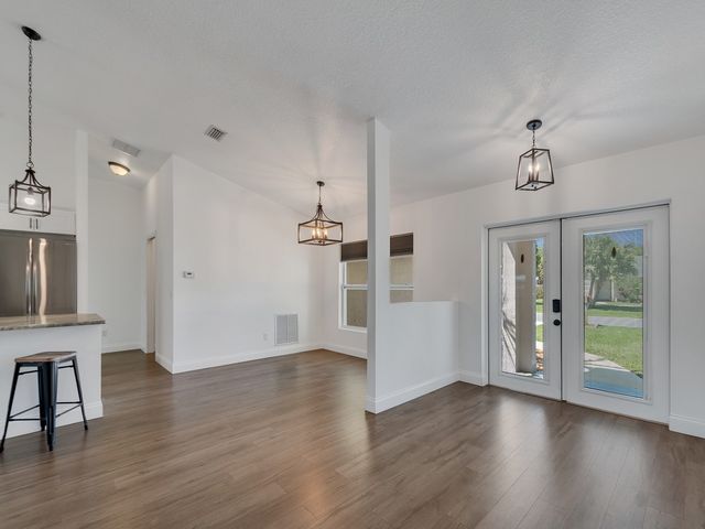 1330 38th Avenue, Vero Beach, FL 32960