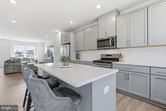 65 E FRONT ST, Bridgeport, PA 19405