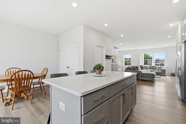 65 E FRONT ST, Bridgeport, PA 19405