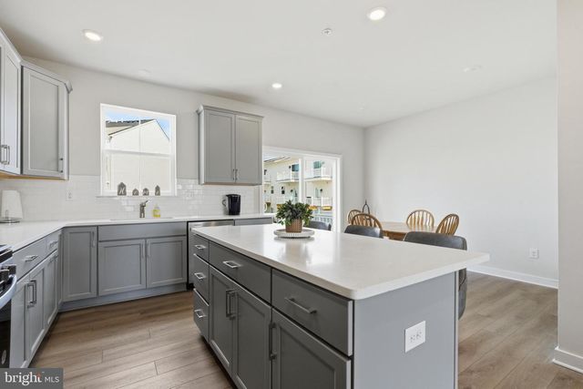 65 E FRONT ST, Bridgeport, PA 19405