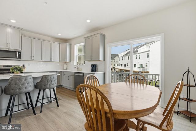 65 E FRONT ST, Bridgeport, PA 19405