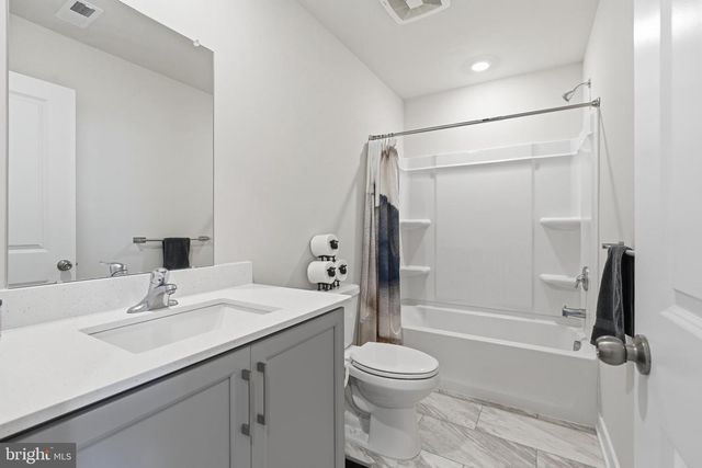 65 E FRONT ST, Bridgeport, PA 19405