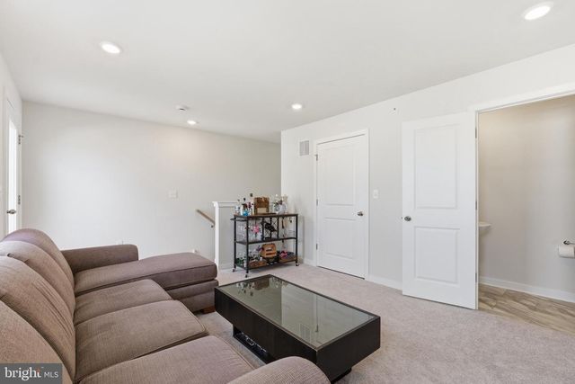65 E FRONT ST, Bridgeport, PA 19405