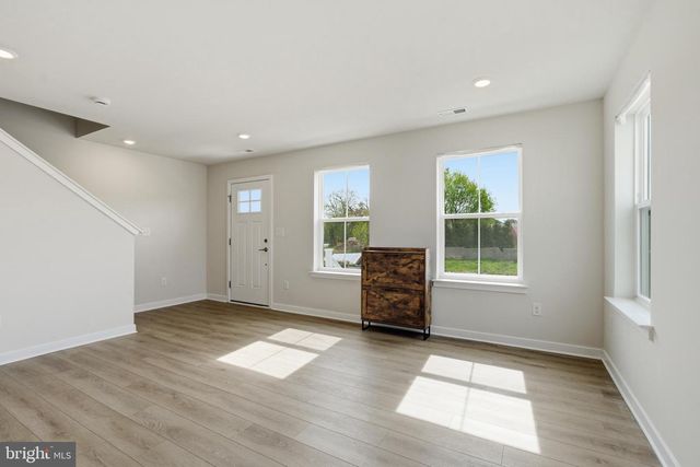 65 E FRONT ST, Bridgeport, PA 19405