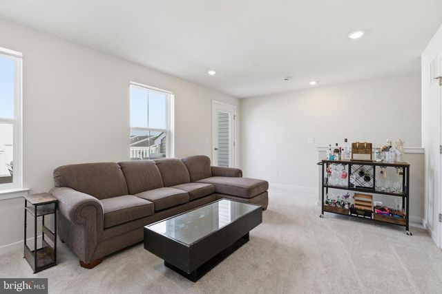 65 E FRONT ST, Bridgeport, PA 19405