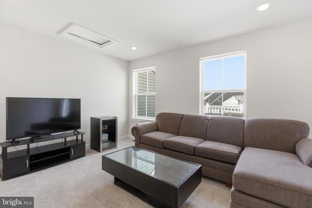 65 E FRONT ST, Bridgeport, PA 19405