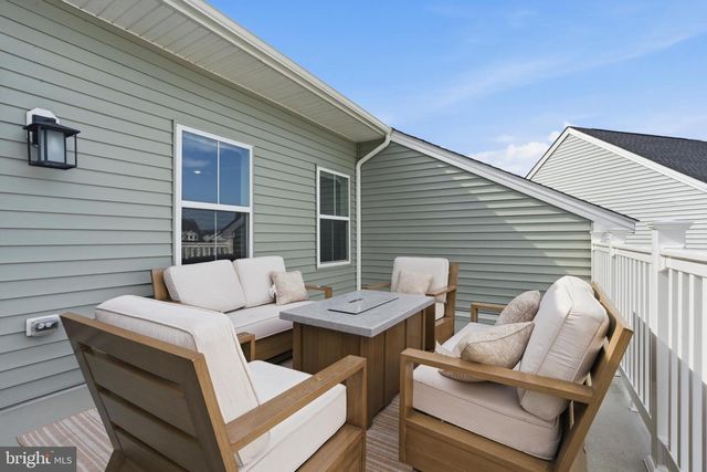 65 E FRONT ST, Bridgeport, PA 19405
