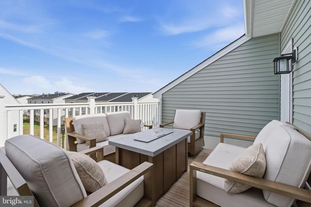 65 E FRONT ST, Bridgeport, PA 19405