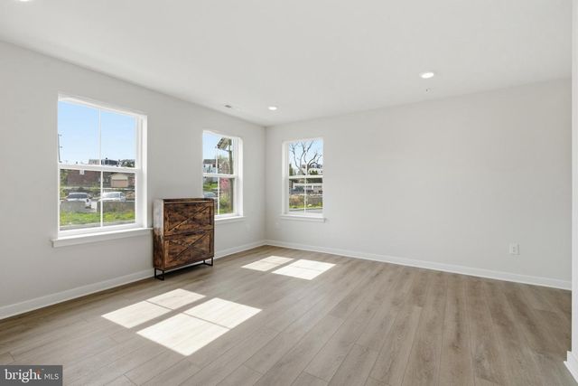 65 E FRONT ST, Bridgeport, PA 19405