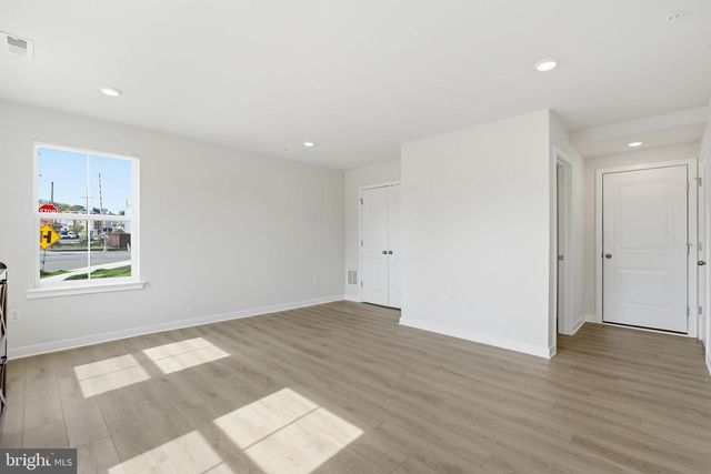 65 E FRONT ST, Bridgeport, PA 19405