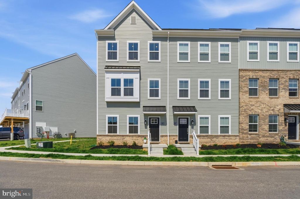65 E FRONT ST, Bridgeport, PA 19405