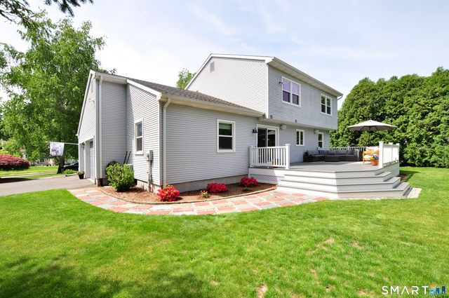 22 Pebblebrook, Windsor, CT 06095