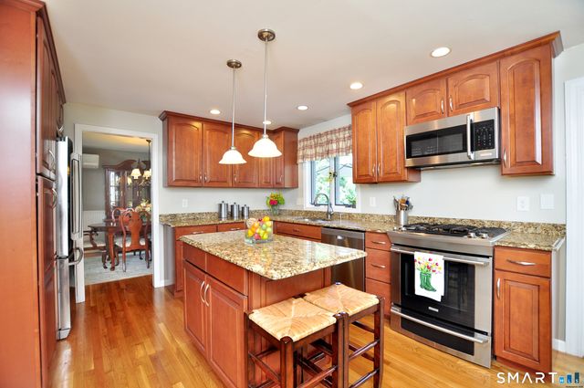 22 Pebblebrook, Windsor, CT 06095