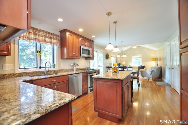 22 Pebblebrook, Windsor, CT 06095