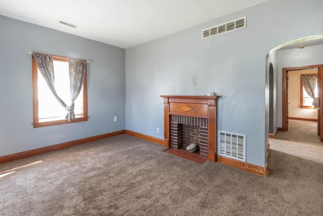 186 W Center Street, London, OH 43140