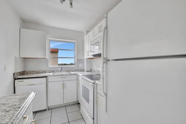 2350 NE 14th Street Cswy 611, Pompano Beach, FL 33062