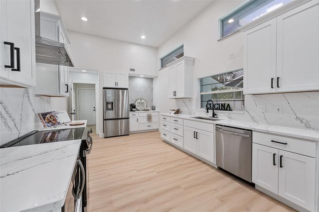 14043 WOLCOTT DRIVE, Tampa, FL 33624