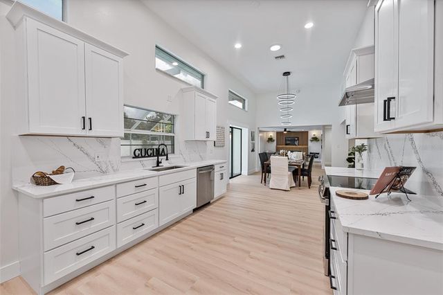 14043 WOLCOTT DRIVE, Tampa, FL 33624