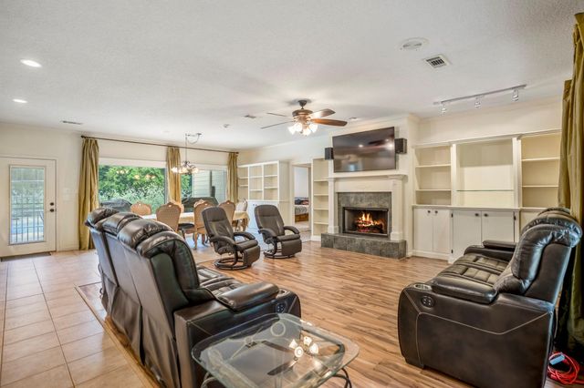 14444 Pine Tree Road, Montgomery, TX 77356