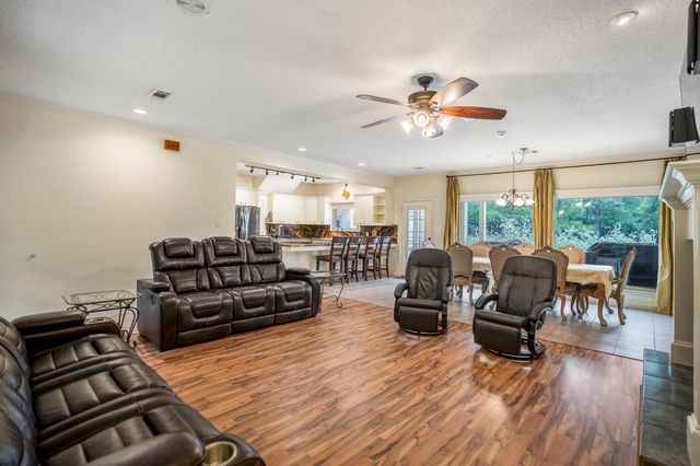 14444 Pine Tree Road, Montgomery, TX 77356