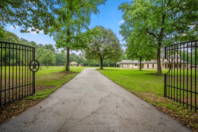 14444 Pine Tree Road, Montgomery, TX 77356
