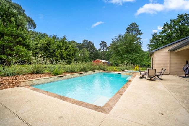 14444 Pine Tree Road, Montgomery, TX 77356