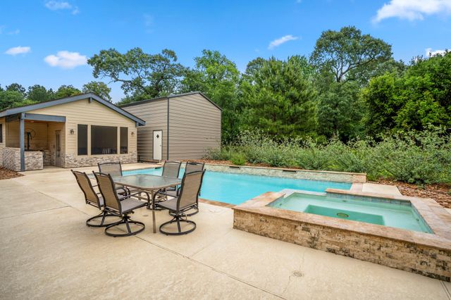 14444 Pine Tree Road, Montgomery, TX 77356