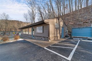 1290 Brodhead Rd, Moon/crescent Twp, PA 15108