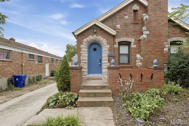 1105 North And South Road, University City, MO 63130