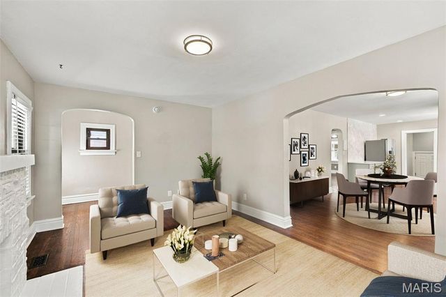 1105 North And South Road, University City, MO 63130