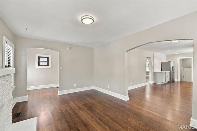 1105 North And South Road, University City, MO 63130