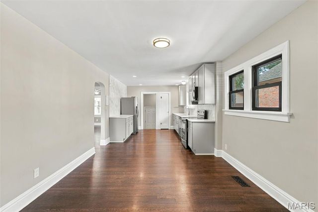 1105 North And South Road, University City, MO 63130