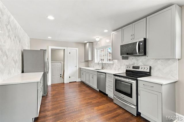 1105 North And South Road, University City, MO 63130
