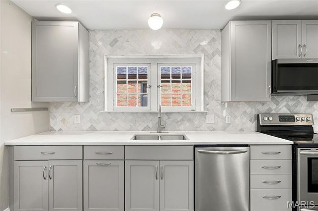 1105 North And South Road, University City, MO 63130