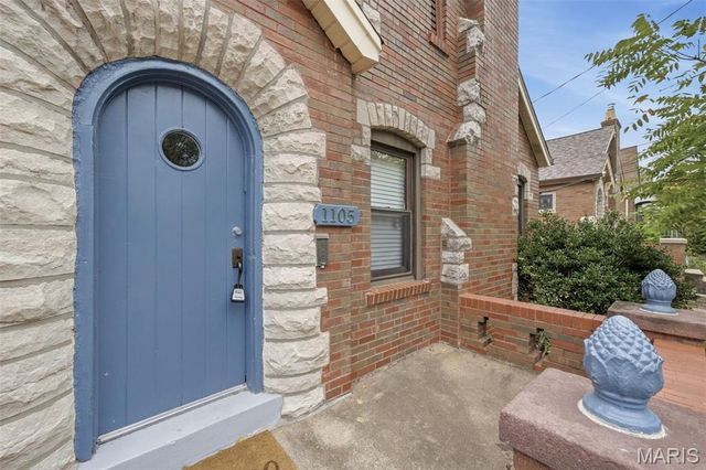 1105 North And South Road, University City, MO 63130