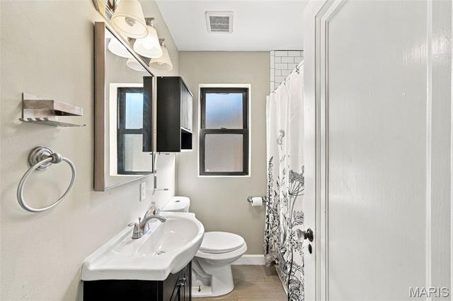 1105 North And South Road, University City, MO 63130