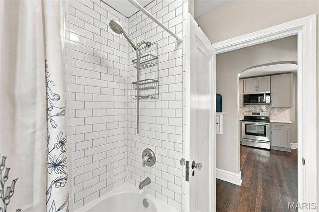 1105 North And South Road, University City, MO 63130