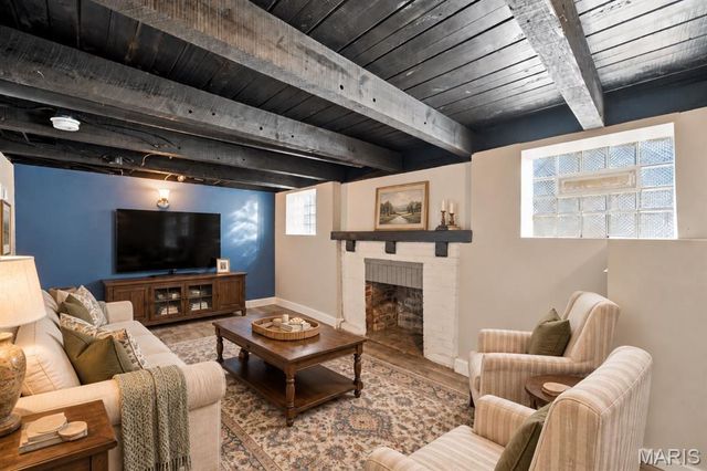1105 North And South Road, University City, MO 63130