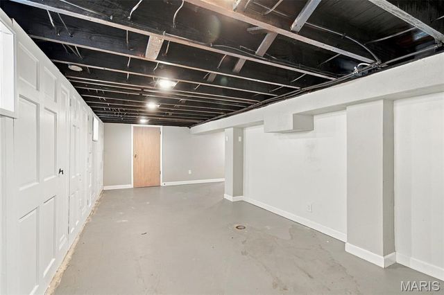 1105 North And South Road, University City, MO 63130