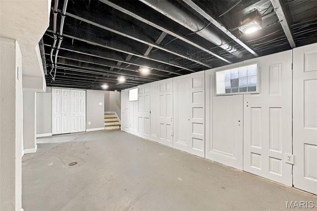 1105 North And South Road, University City, MO 63130