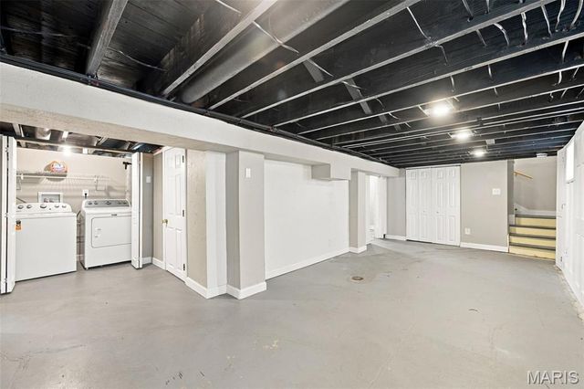 1105 North And South Road, University City, MO 63130