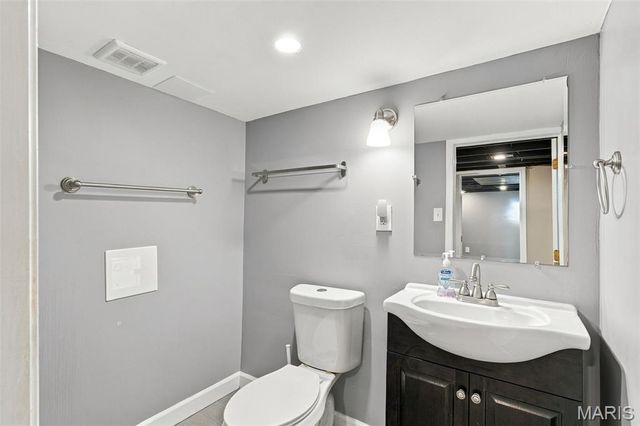 1105 North And South Road, University City, MO 63130