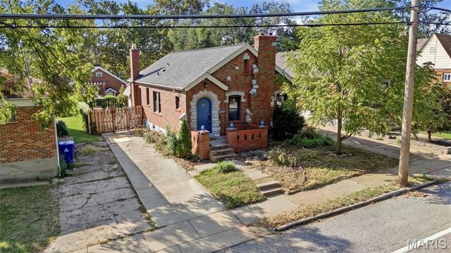 1105 North And South Road, University City, MO 63130