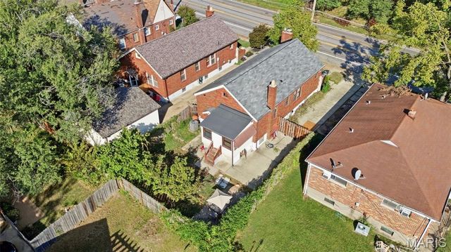 1105 North And South Road, University City, MO 63130
