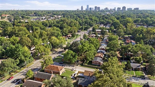 1105 North And South Road, University City, MO 63130
