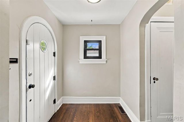 1105 North And South Road, University City, MO 63130