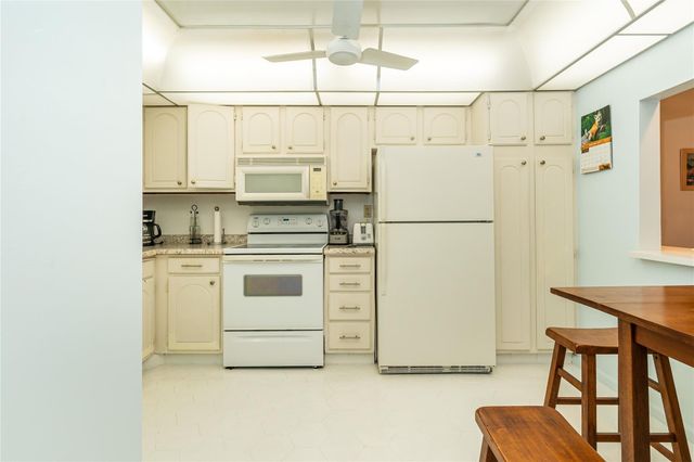 9611 N Hollybrook Lake Drive 107, Pembroke Pines, FL 33025
