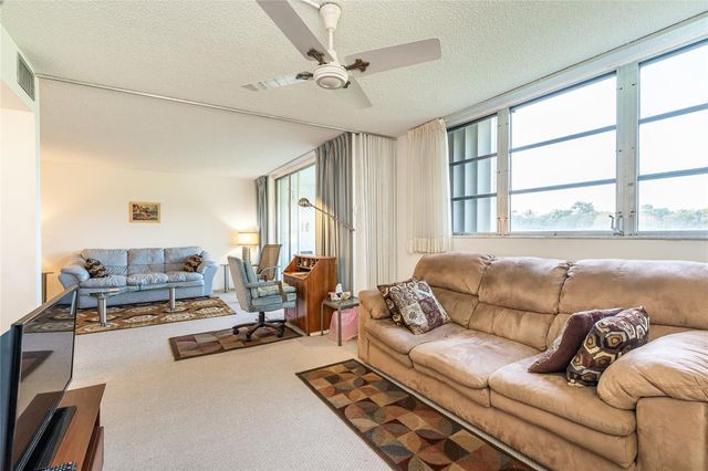9611 N Hollybrook Lake Drive 107, Pembroke Pines, FL 33025