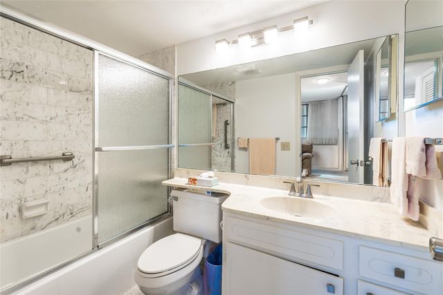 9611 N Hollybrook Lake Drive 107, Pembroke Pines, FL 33025